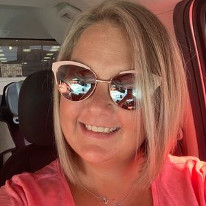 Meet your Posher, Melissa